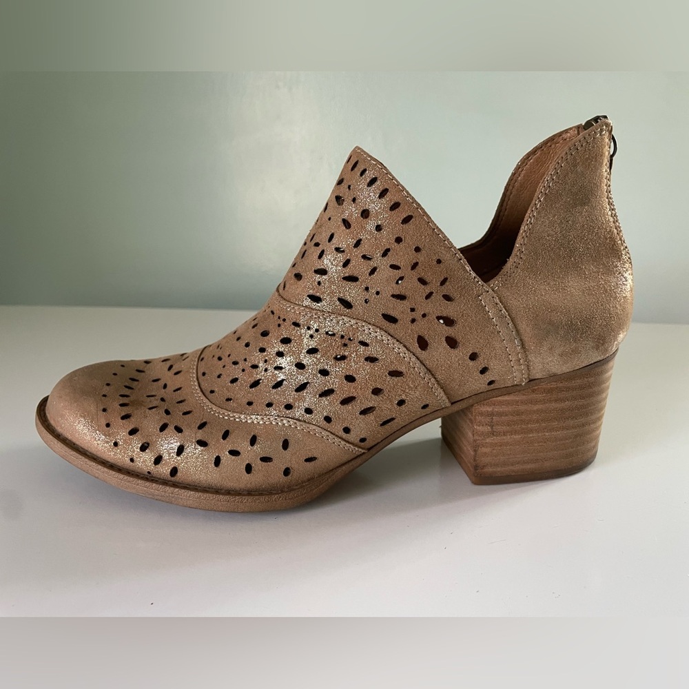Sofft Wyoming Anthracite Ankle Leather Bootie Laser Cut Size 10 M Tan Glitter